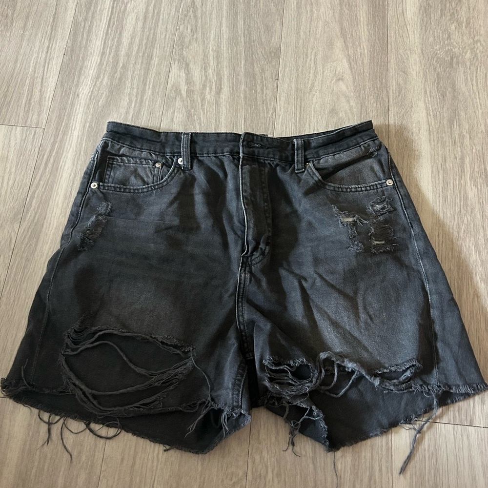 H&M Edgy mom Black Distressed Denim Shorts
